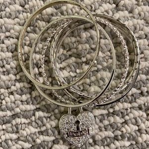 Bebe bangles